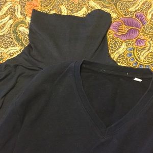 Men’s Uniqlo heat tech turtle neck v neck shirts